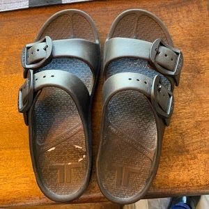 Telic recovery sandals size small but I wear an 8 and the fit